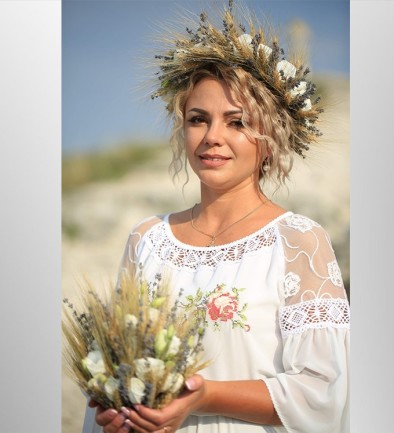 Set: Bridal Bouquet and Head Wreath with Wheat Stalks and White Lisianthus photo 394x433